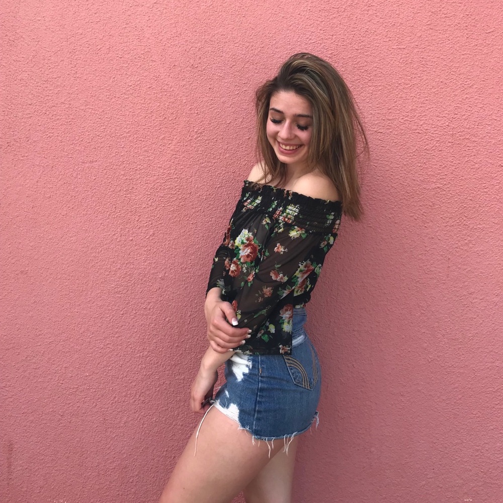 Size S Potters Pot Off the Shoulder Blouse